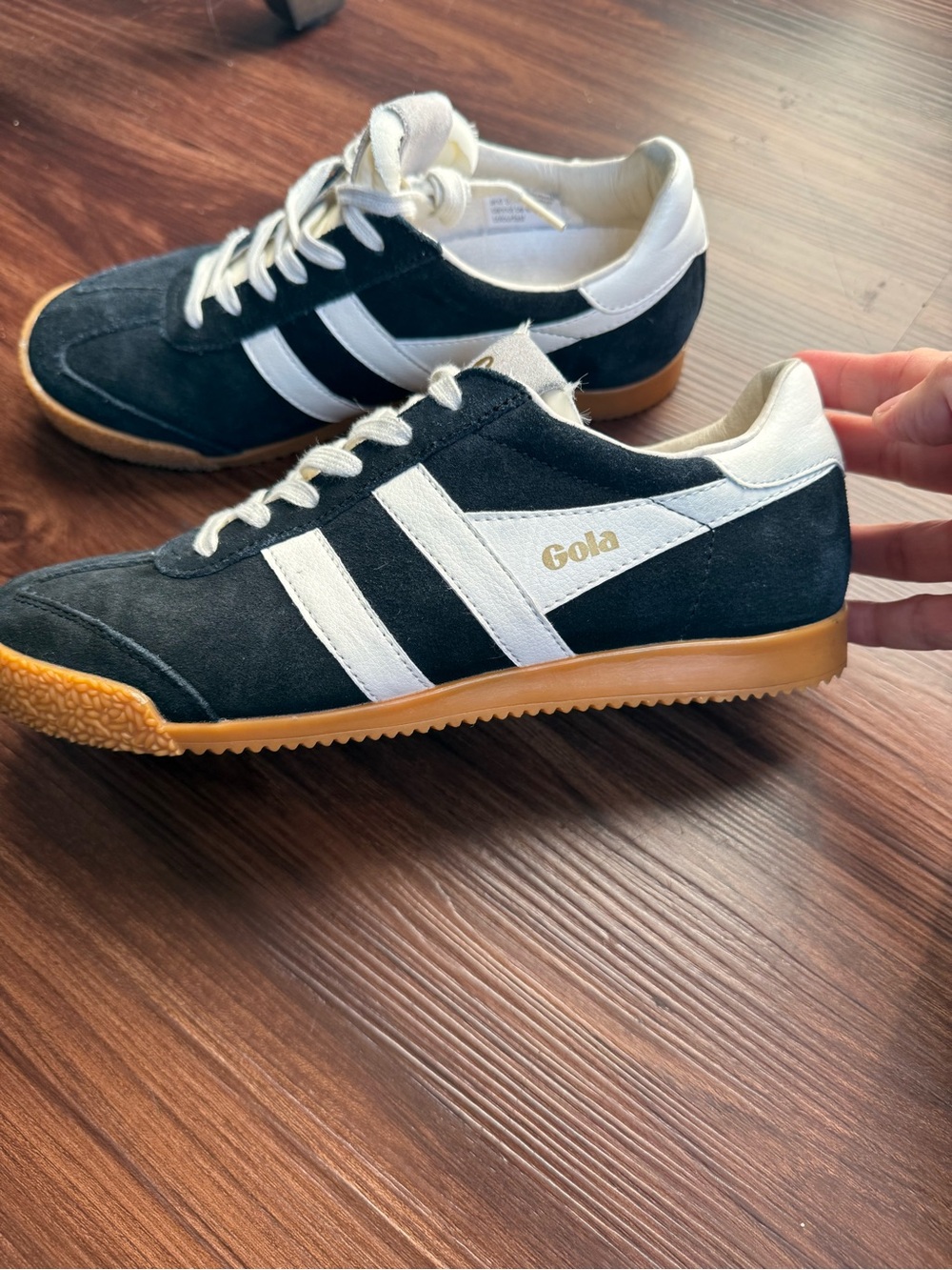 Gola women  Black & White Suede Sneakers with Gum Sole size 7.5